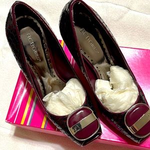 Cherrywood/ Round Croc, size 9M brand new in the box